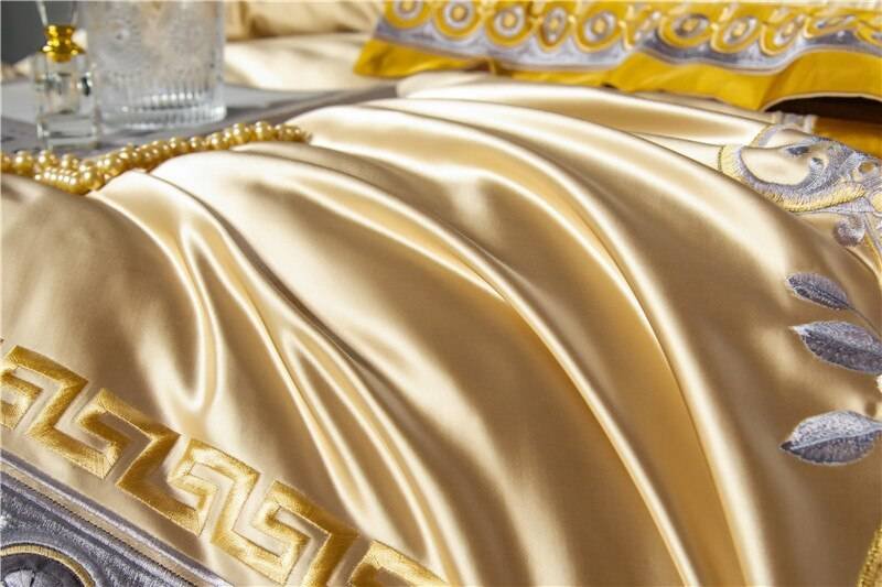 Chic Faux Silk Luxury Jacquard Embroidery Bedding Set 4/6/10Pcs Chic Faux Silk Luxury Jacquard Embroidery Bedding Set 4/6/10Pcs