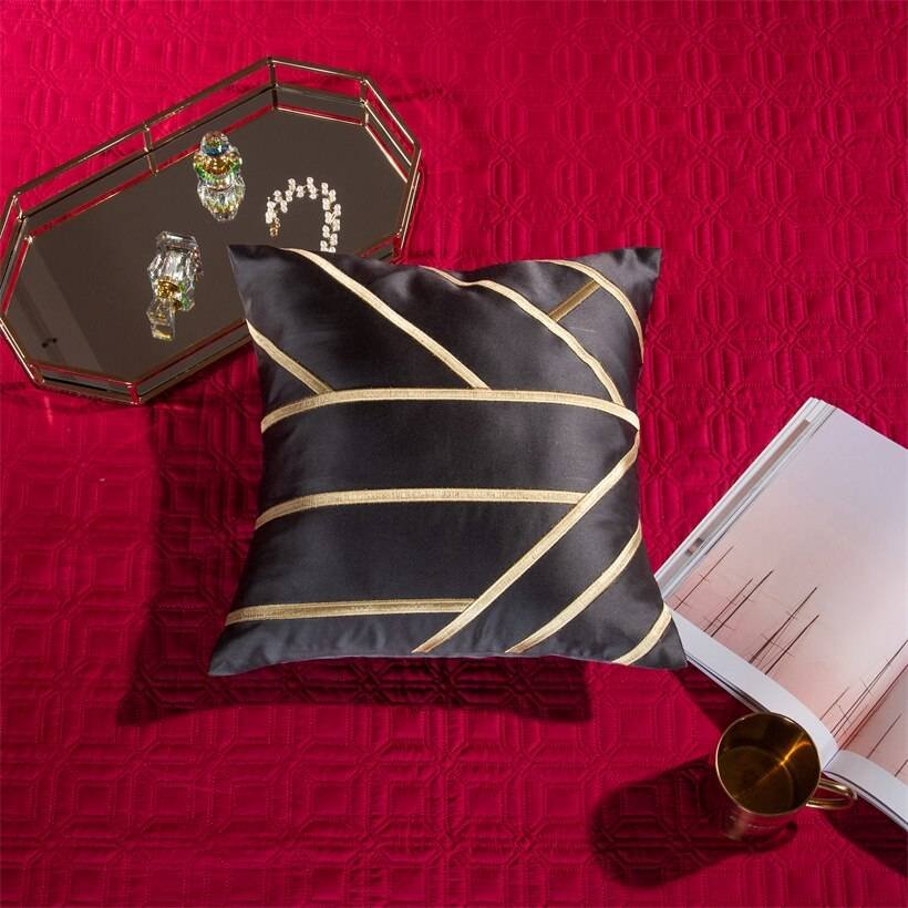 Chic Faux Silk Luxury Jacquard Embroidery Bedding Set 4/6/10Pcs Chic Faux Silk Luxury Jacquard Embroidery Bedding Set 4/6/10Pcs